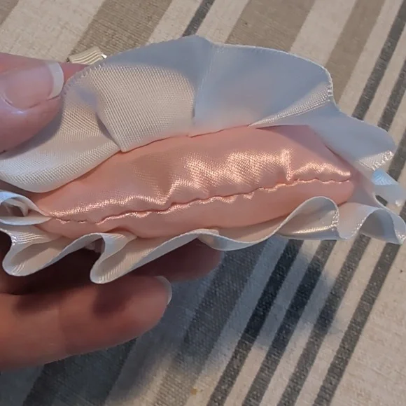 Disney Cinderella Keychain With Measuring Tape - Picture 7 of 9